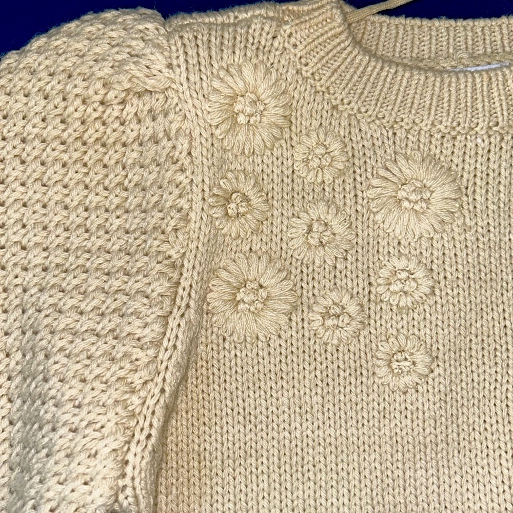 VERO MODA AWARE Sz S cream color textural puff sleeve sweater embroidered flower